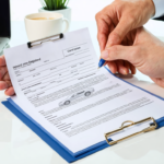 découvrez si la carte grise et l'assurance automobile peuvent avoir des titulaires différents, les conditions à respecter et les implications légales en france.
