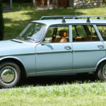 découvrez l'histoire complète de la peugeot 304 break, ses caractéristiques uniques et ses principaux atouts qui en font une voiture mythique et appréciée des passionnés.